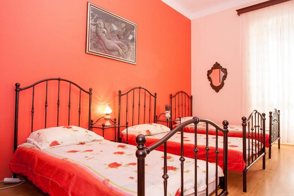 Lägenhet Amazing Apartment In Rijeka With Wifi *