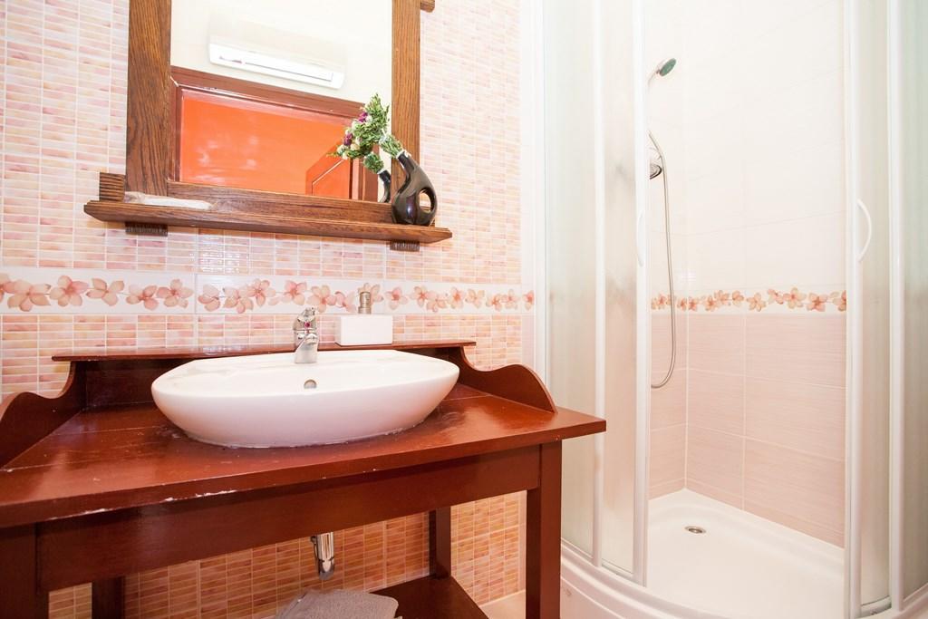 Amazing Apartment In Rijeka With Wifi *
